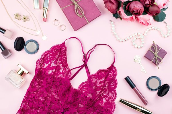 Mercerie en ligne : matériaux et kits pour lingerie élégante